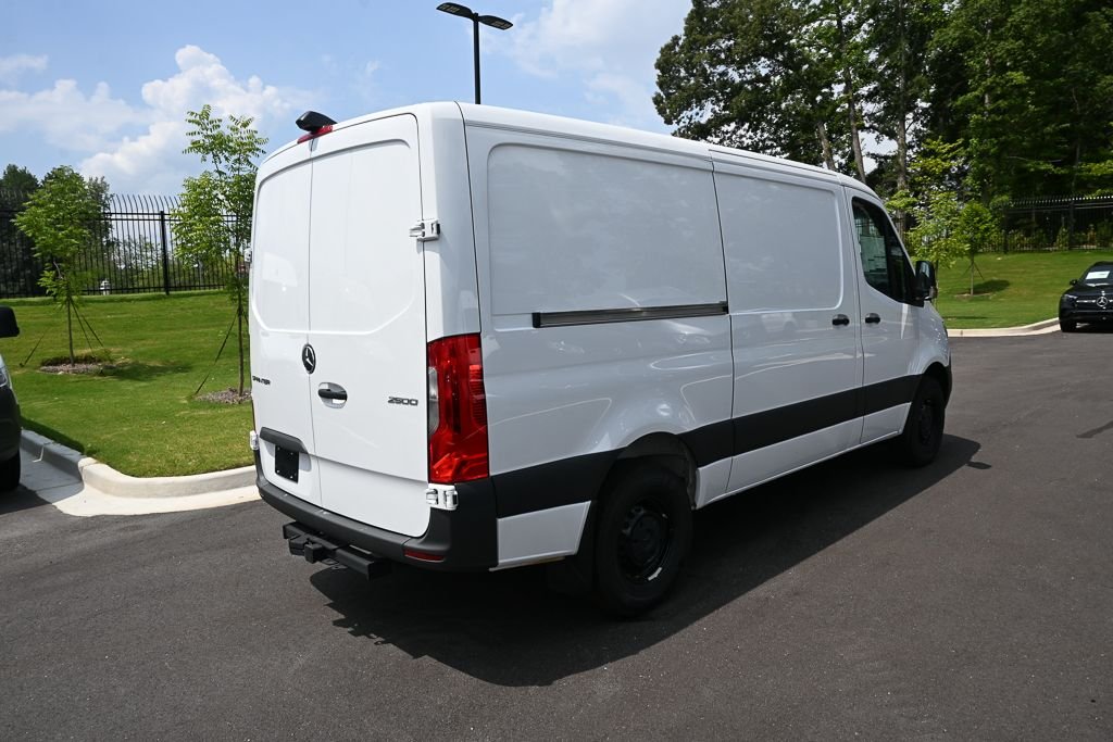 Used 2025 Arctic+White Mercedes-Benz Cargo 144 WB image 23