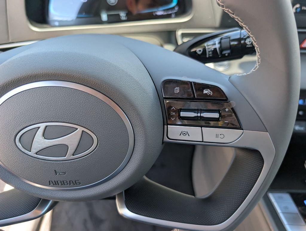 2025 Hyundai Elantra SEL - Photo 16