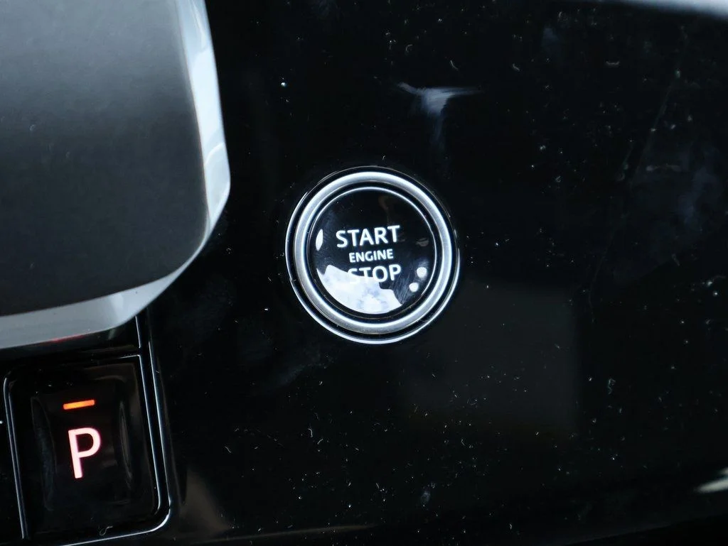 New 2025 Fuji White Land Rover Dynamic SE image 28