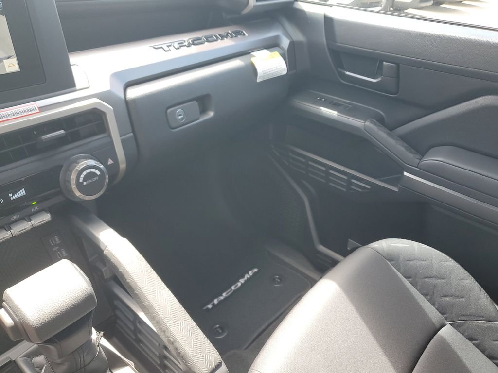 2025 Toyota Tacoma SR5 - Photo 27