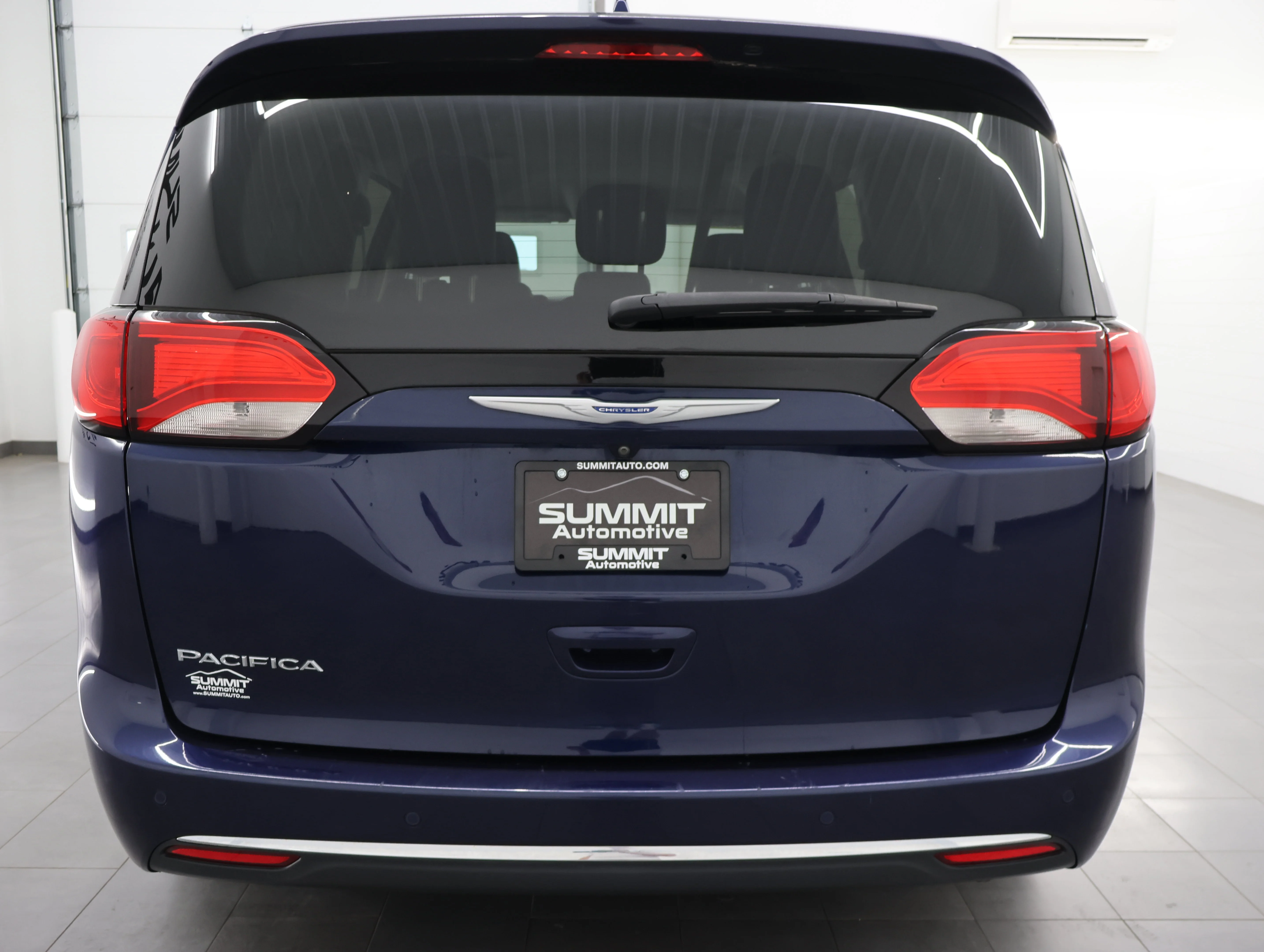 Used 2017 Jazz Blue Pearlcoat Chrysler Touring L image 27