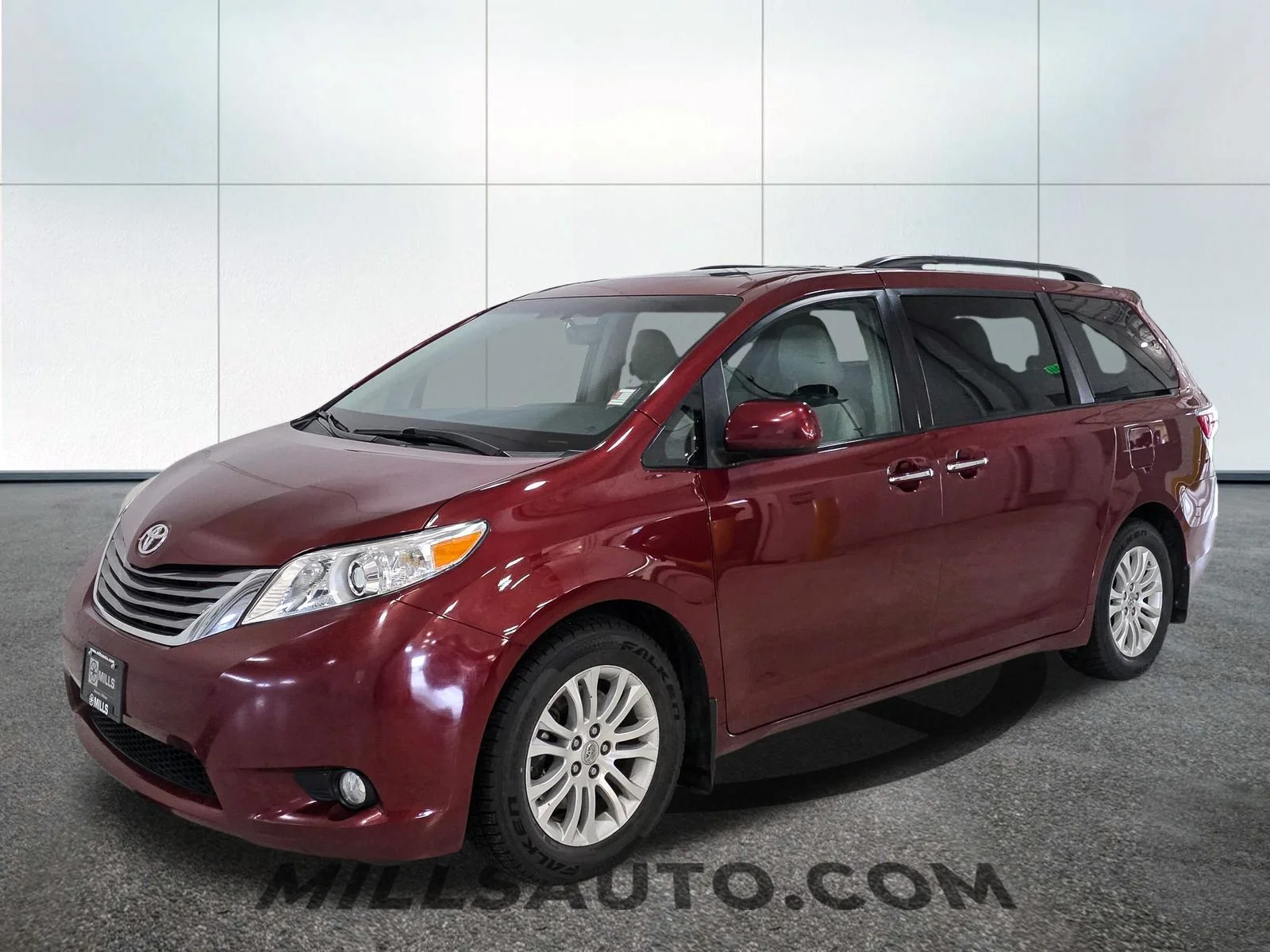 Used 2016 Red Toyota XLE image 2