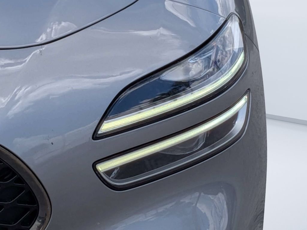 Used 2023 Silver Genesis 2.0T image 9