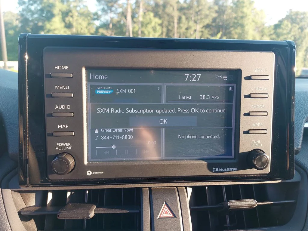 Used 2021 White Toyota XLE image 19