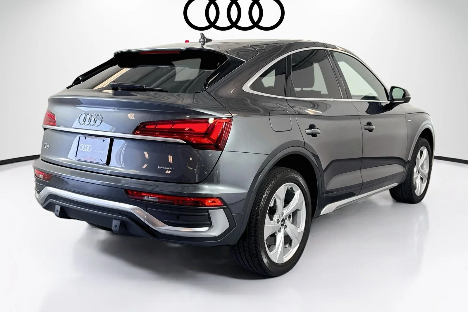 Used 2023 Daytona Gray Pearl Effect Audi S line Premium image 5