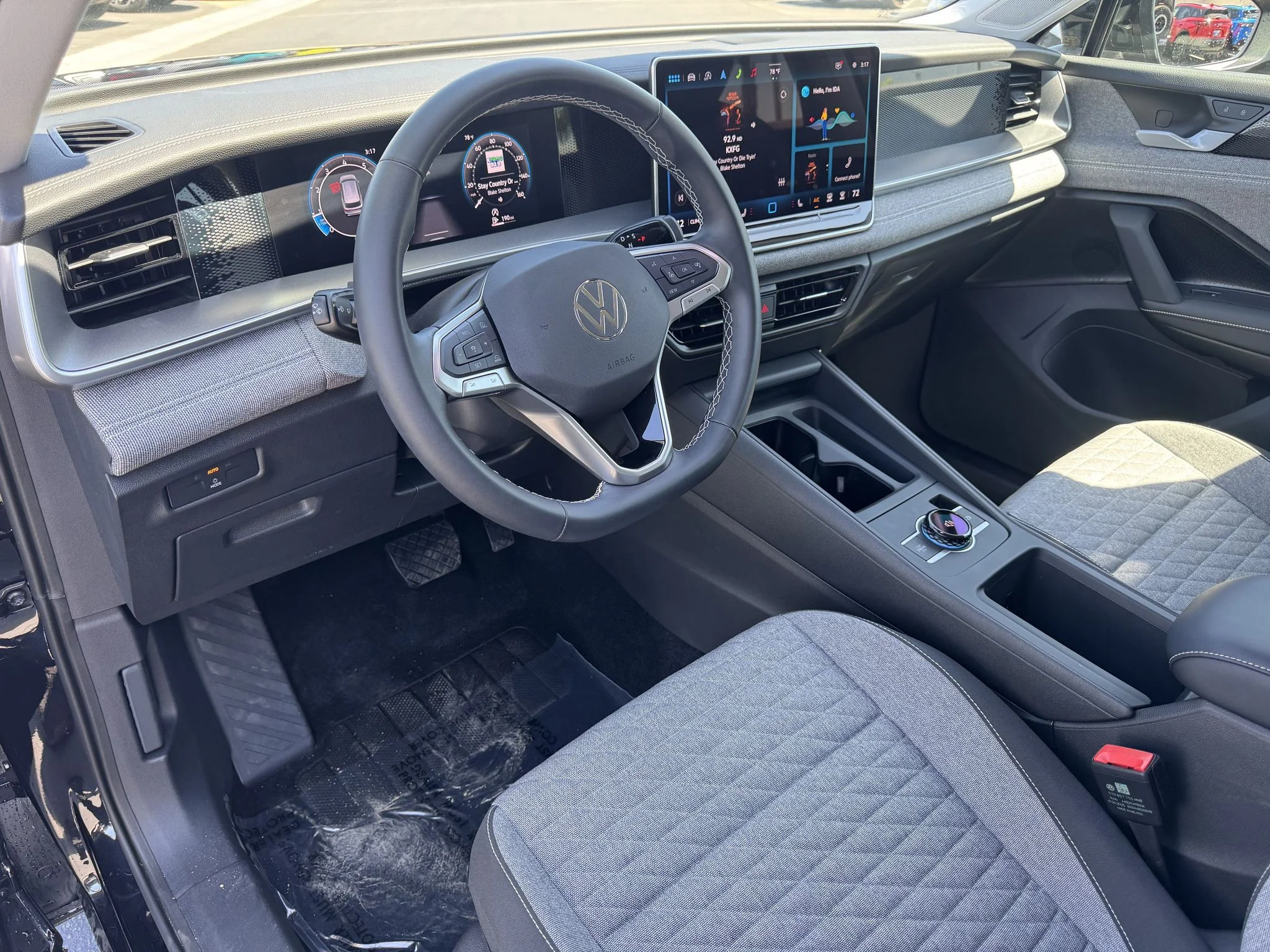 Certified Used 2025 Deep Black Pearl Volkswagen S image 15