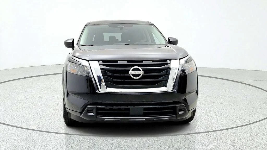 Used 2024 Super Black Nissan S 4WD image 2