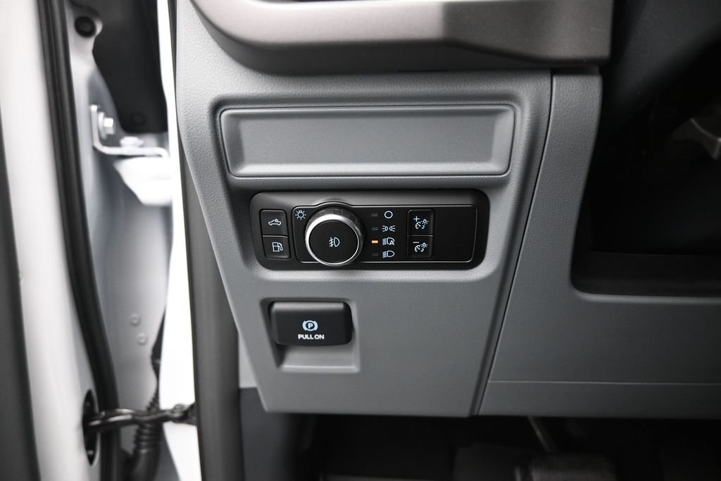 New 2026 Oxford White Ford XLT image 12