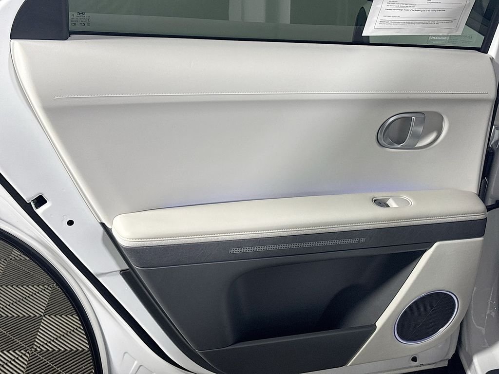 Used 2023 White Hyundai SEL image 19