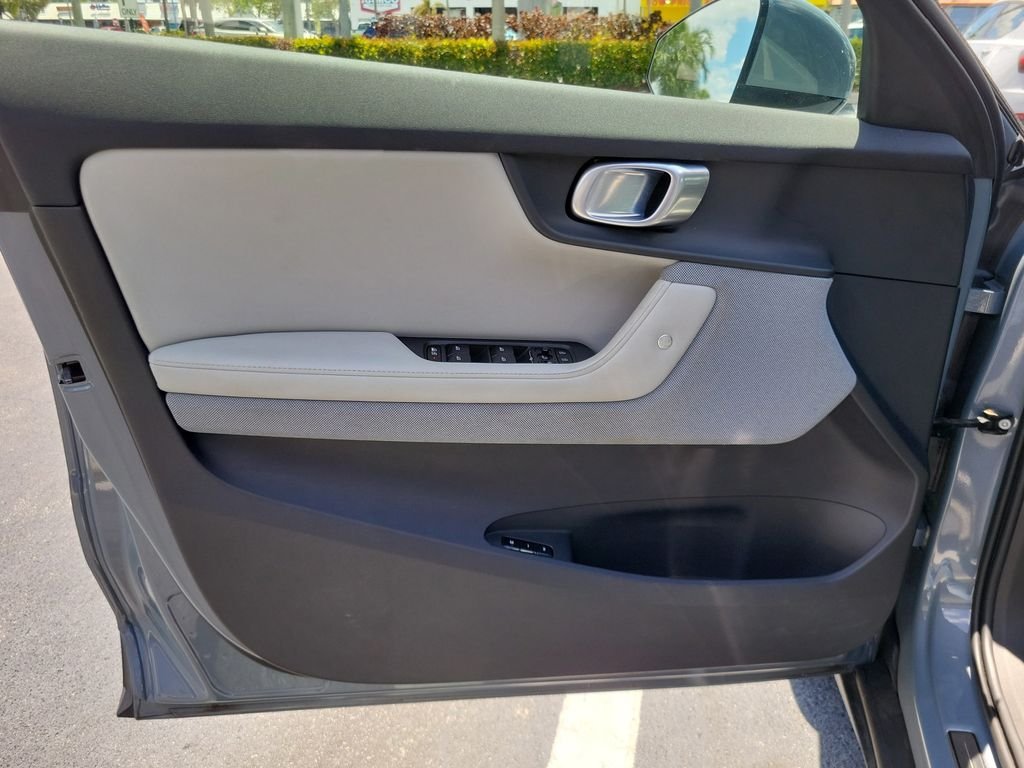 Used 2023  Polestar Long Range Dual Motor image 17