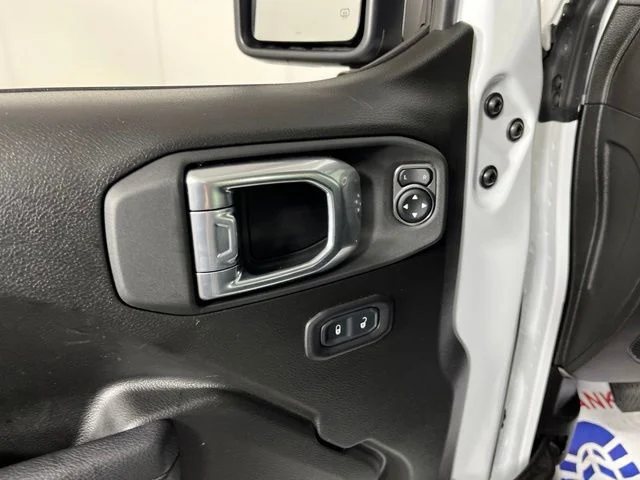 Used 2026 White/off-white Jeep Sport S image 16