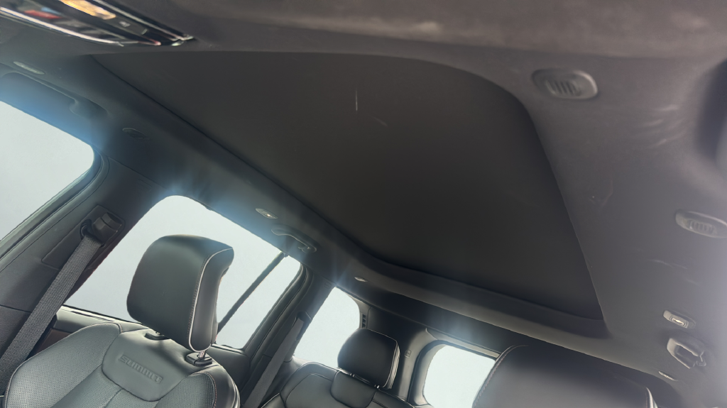 Used 2022 White Jeep Summit 4xe image 16