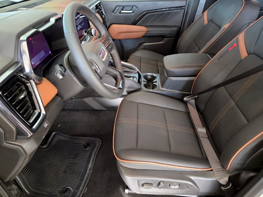 2026 GMC Canyon AT4 - Photo 8