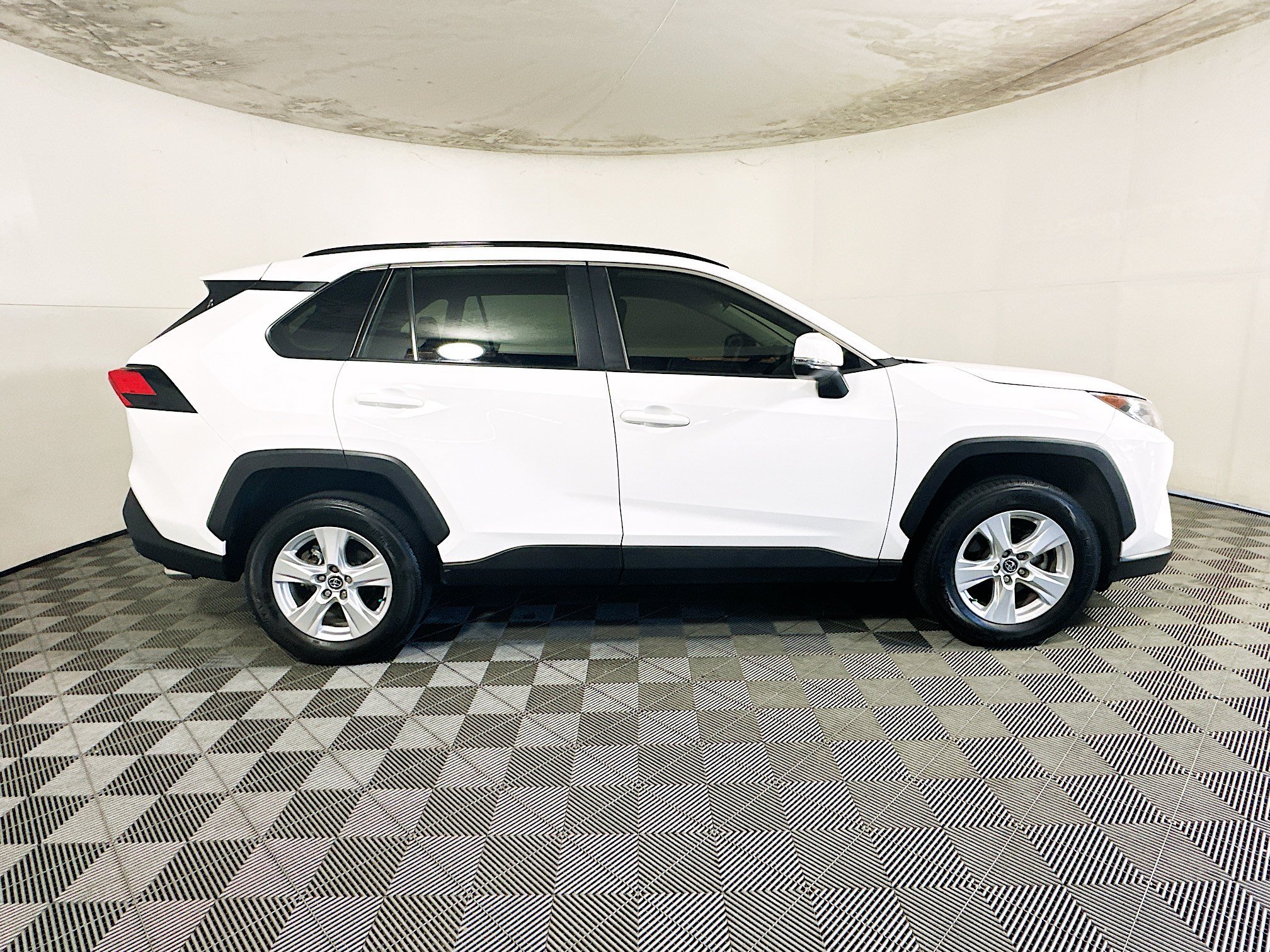 Used 2021 Super White Toyota XLE image 2