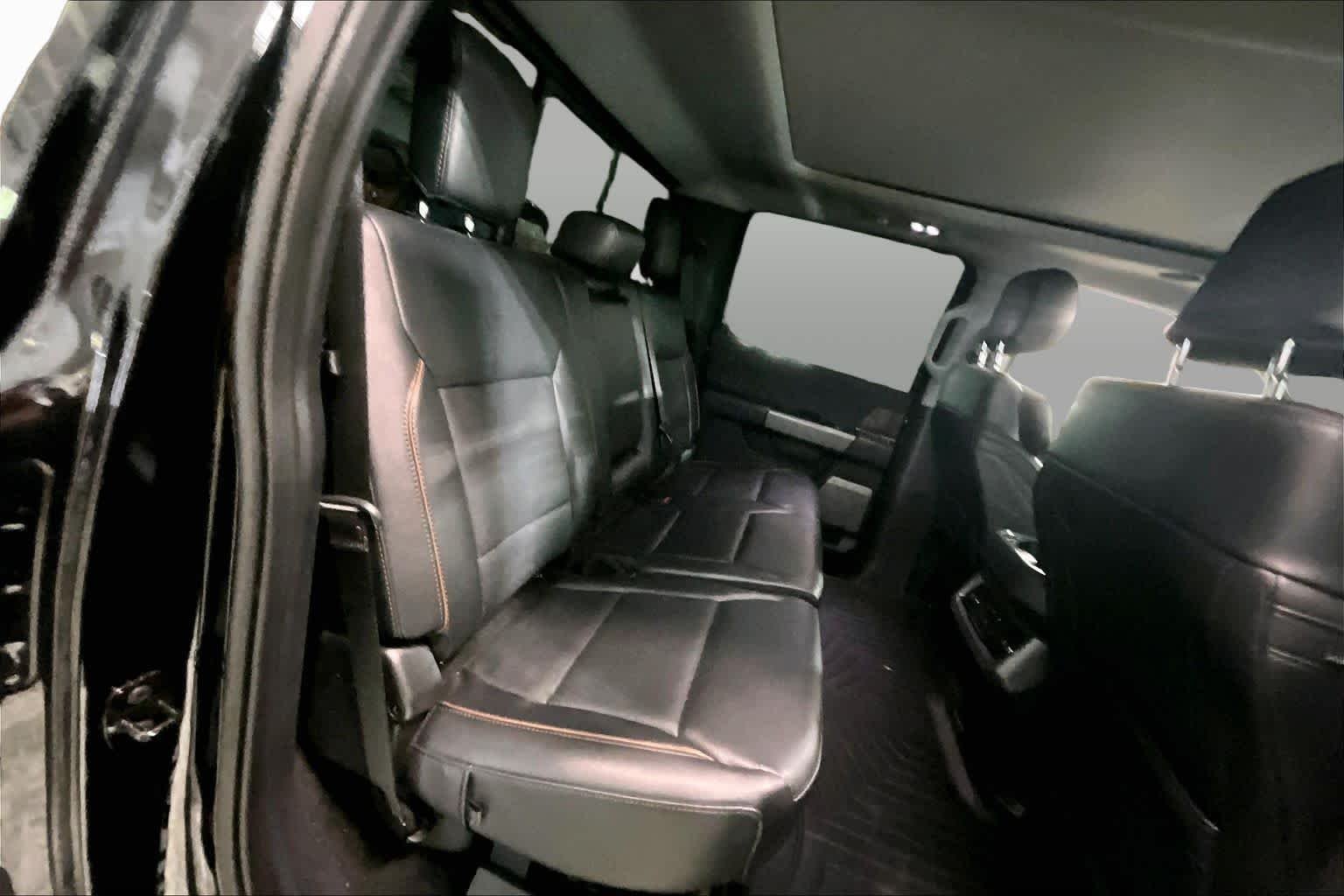Used 2025 Agate Black Metallic Ford LARIAT image 20