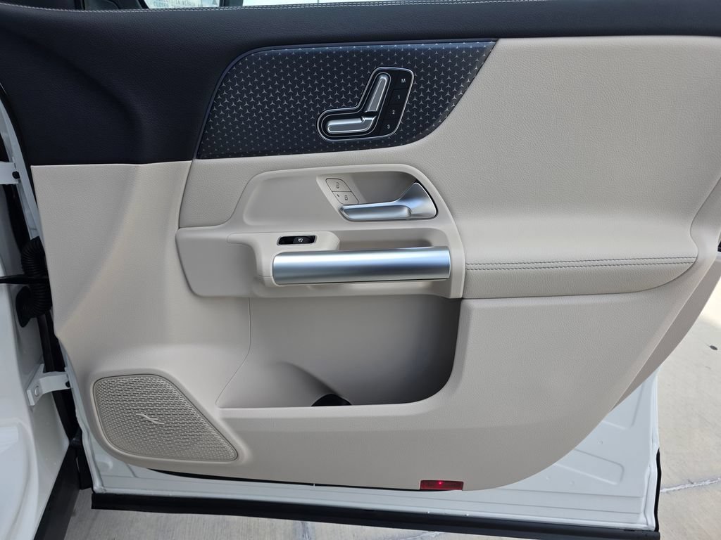 New 2026 Polar White Mercedes-Benz GLA 250 image 48