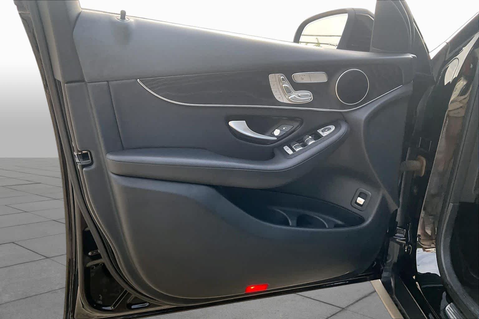 Used 2016  Mercedes-Benz GLC 300 image 19
