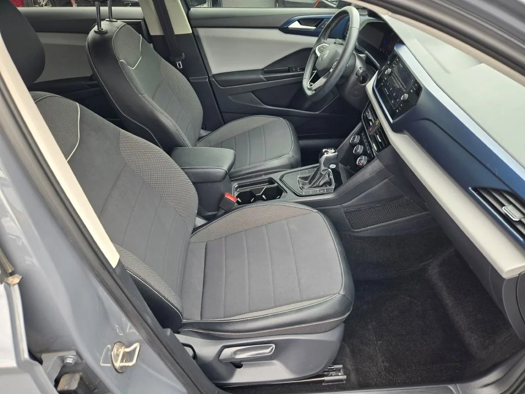 Certified Used 2023 Gray Volkswagen 1.5T SE image 5