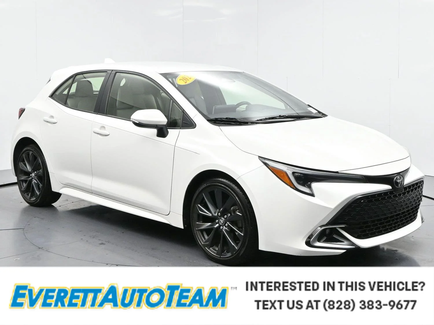 Used 2024 Ice Cap Toyota XSE image 1