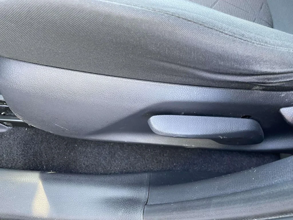 Used 2019  Toyota XLE image 18