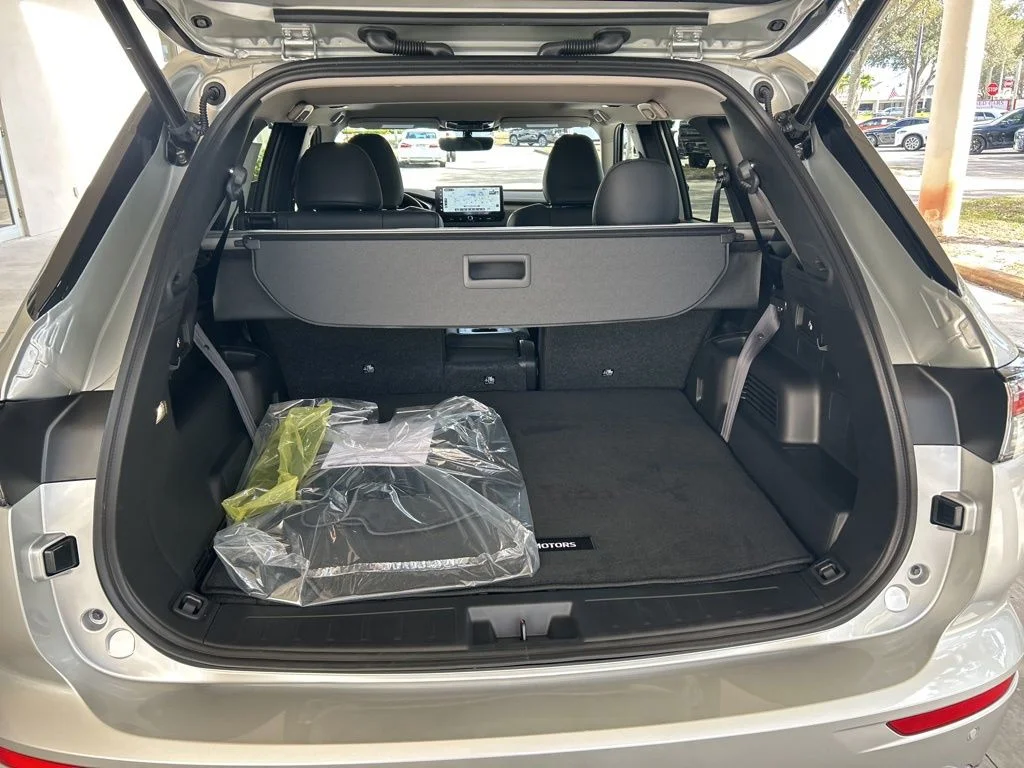 New 2026 Silver Mitsubishi SE 1.5T 2WD image 35