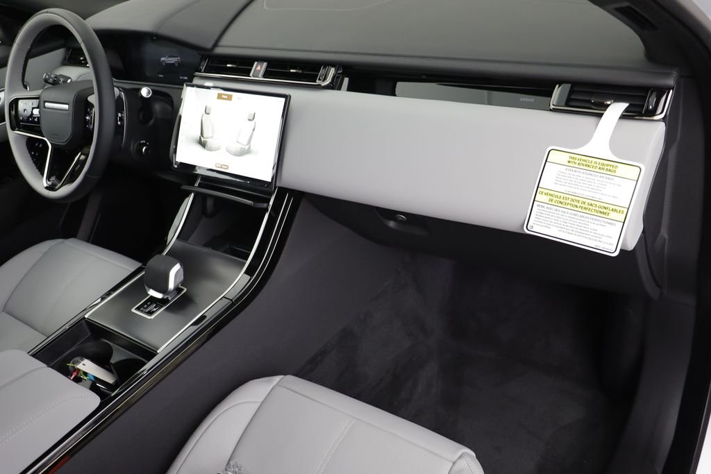 New 2026 Fuji White LAND ROVER Dynamic SE image 21