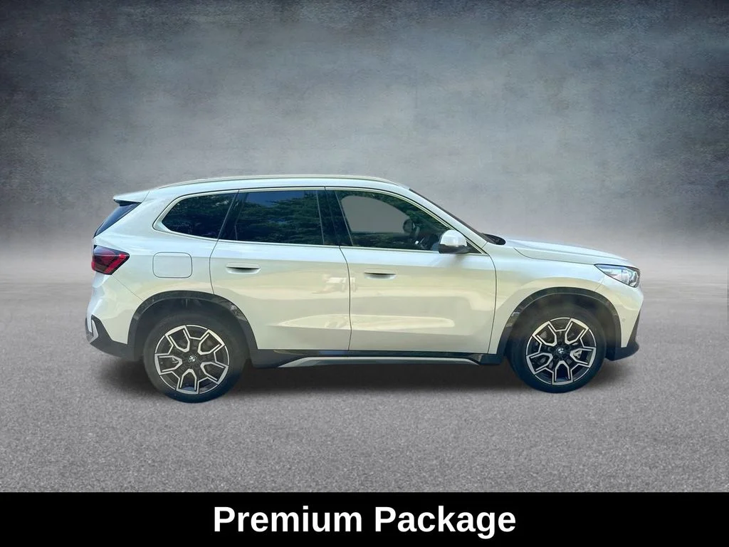 Used 2025 White BMW xDrive28i image 11