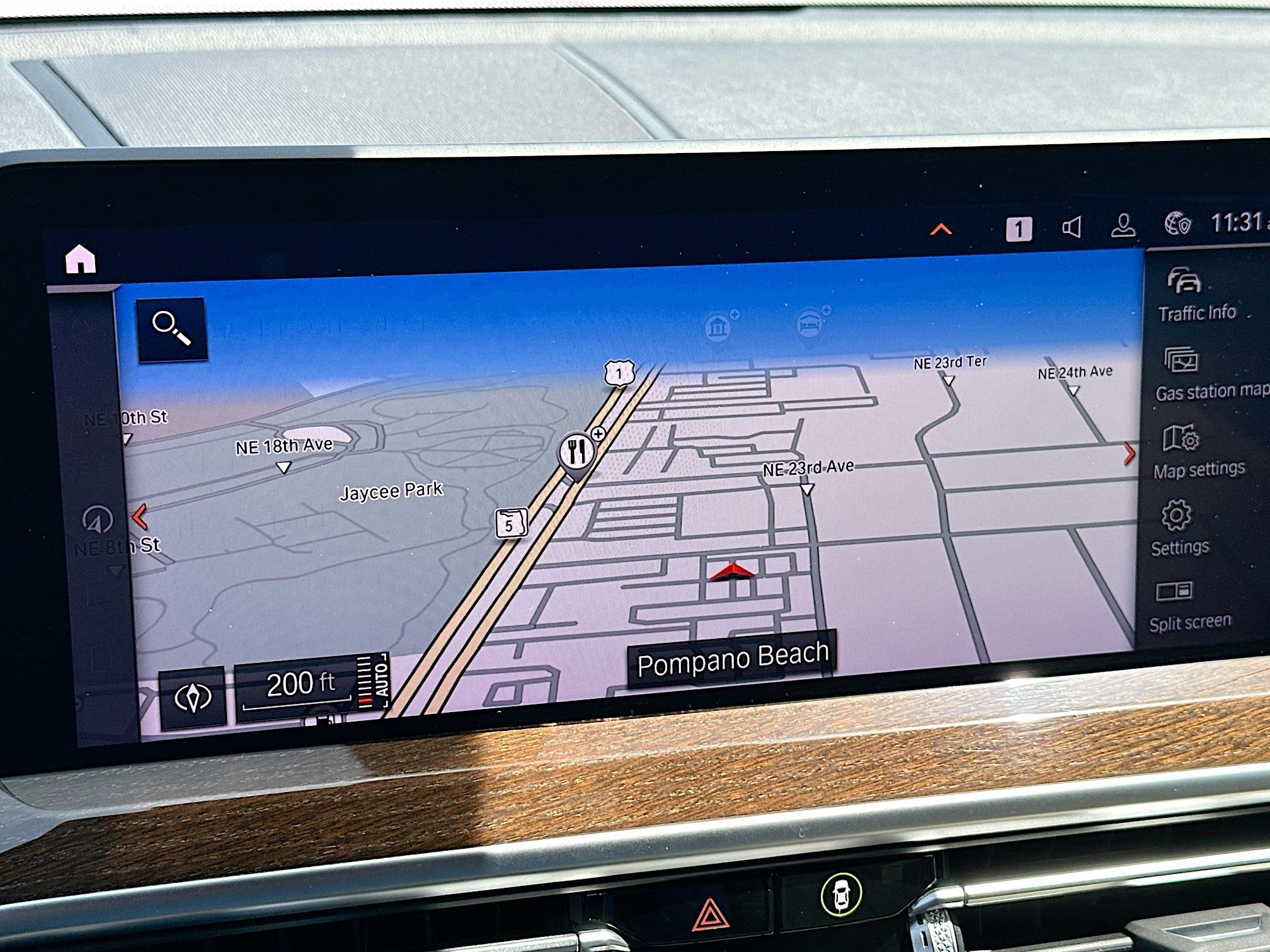 Used 2022 Alpine White BMW sDrive30i image 10