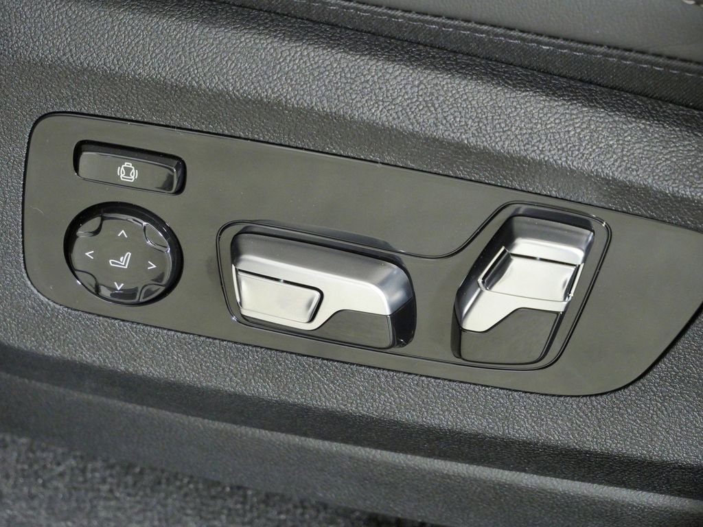 Used 2026 Skyscraper Grey Metallic BMW xDrive40i image 39