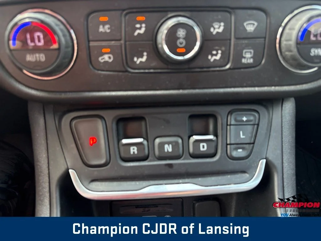 Used 2019 Black GMC SLT image 24