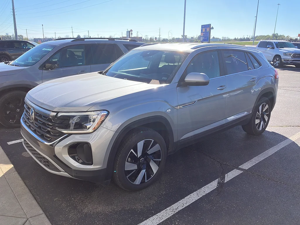 2026 Volkswagen Atlas Cross Sport SE, photo 2 of 4