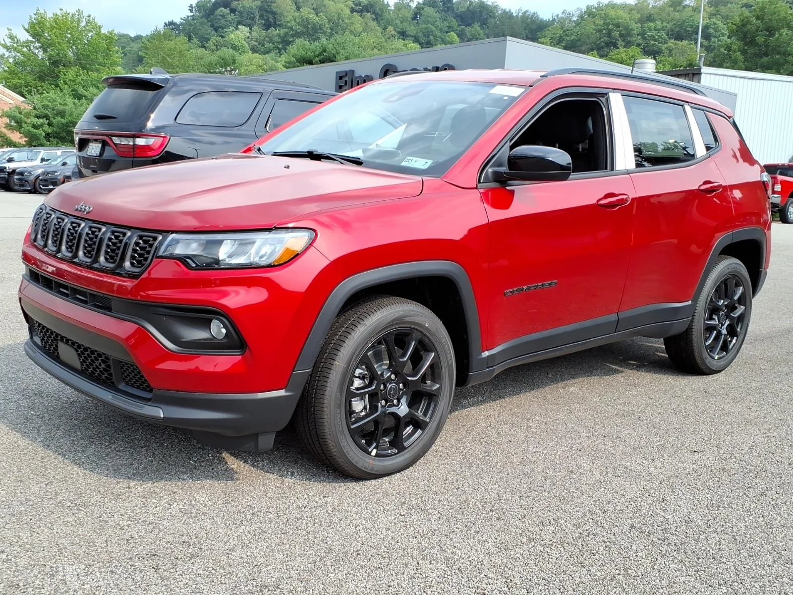 New 2026 Red Hot Pearl-Coat Exterior Paint Jeep Latitude image 2