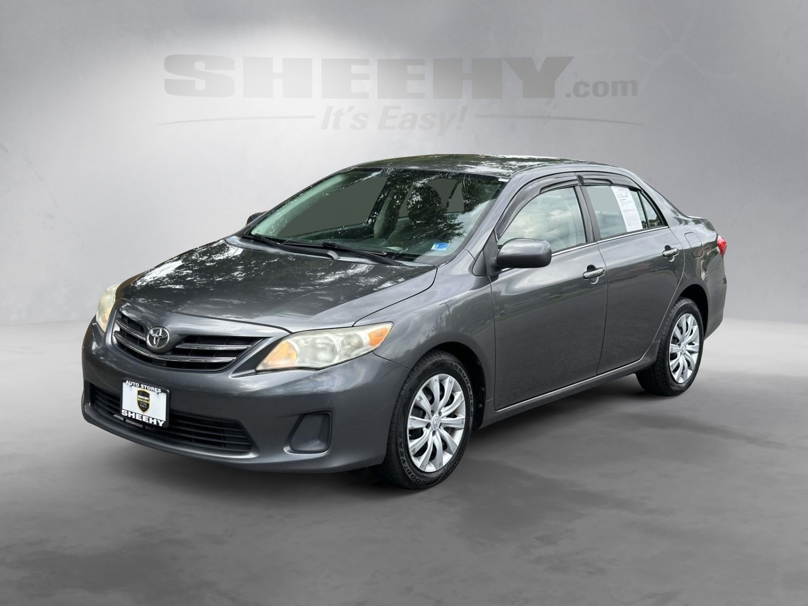 Used 2013 Gray Toyota LE image 10