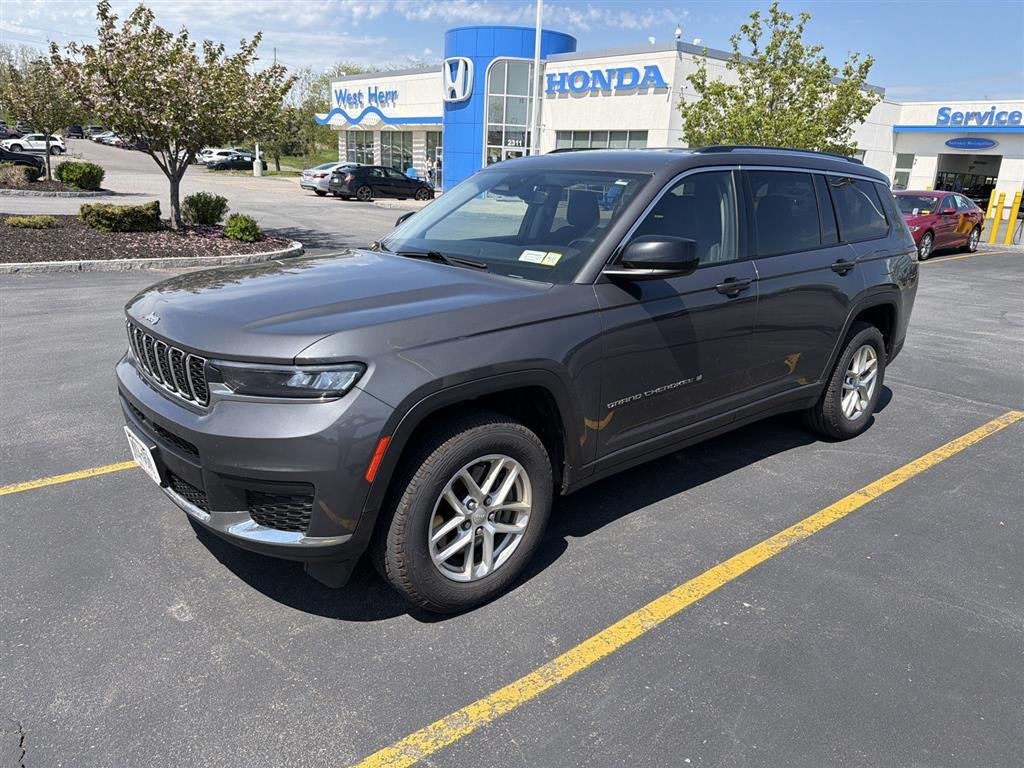 Used 2021 Baltic Gray Metallic Clearcoat Jeep Laredo image 3