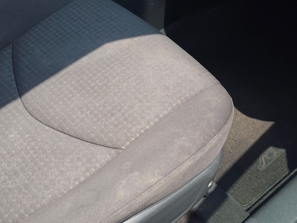 Used 2010 Silver Kia Sport image 30