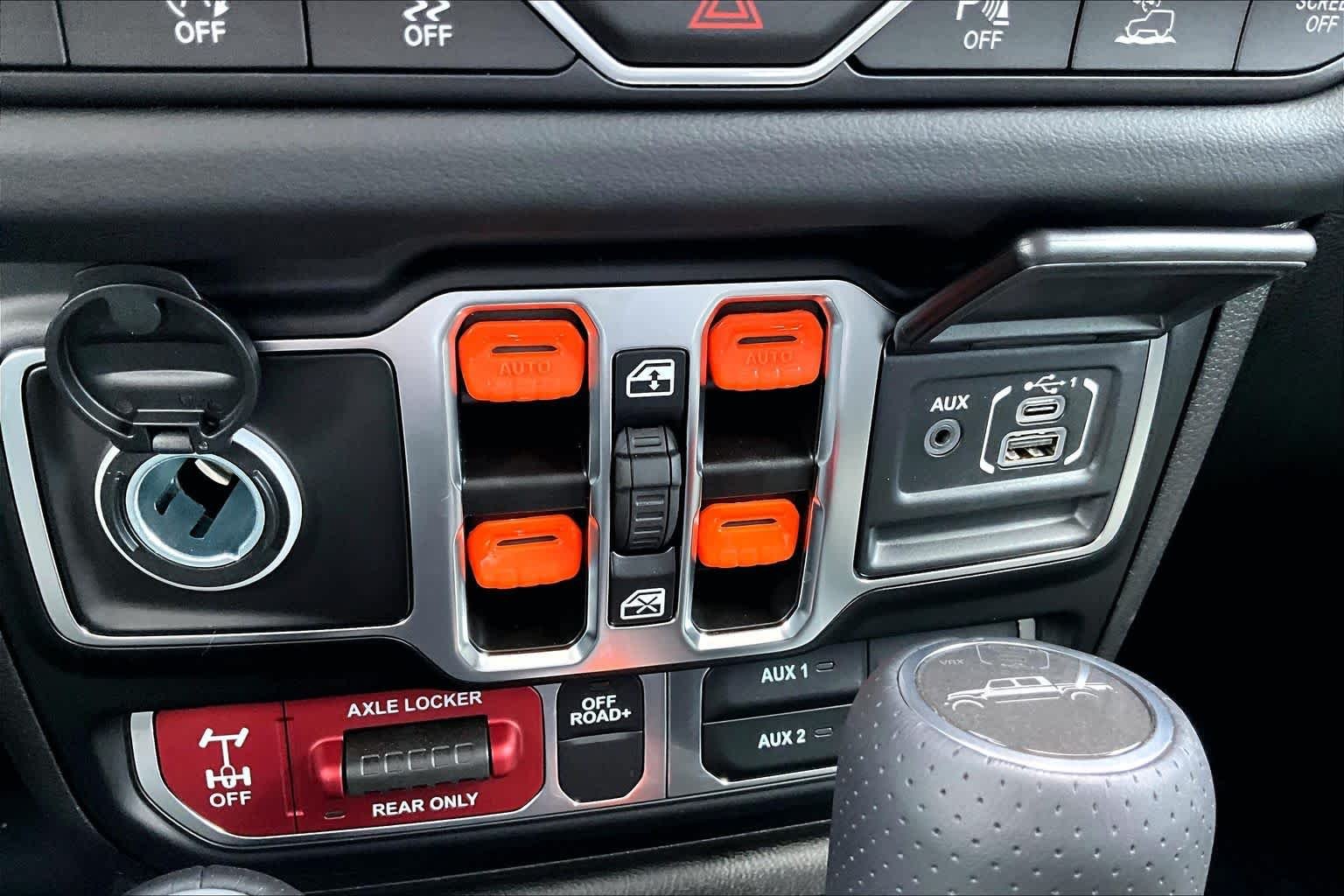 Used 2025 41 Jeep Mojave X image 35