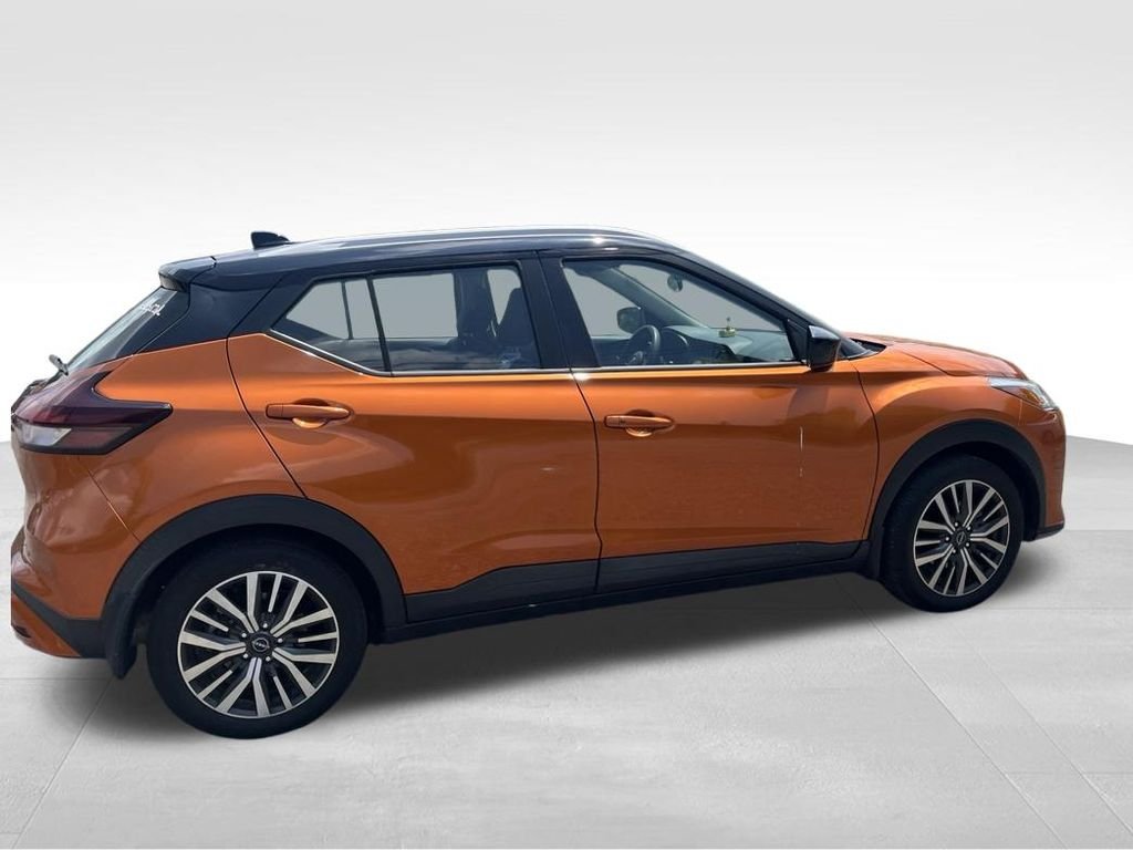 Used 2023 Orange Nissan SV image 17