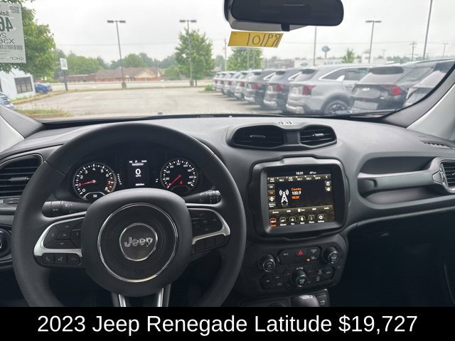 Used 2023 Graphite Gray Jeep Latitude image 30
