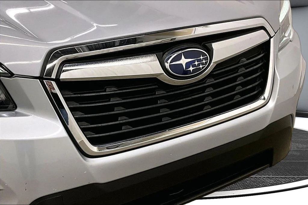 Used 2021 Silver Subaru Limited image 32