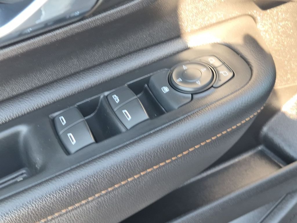 Used 2018 White GMC SLE image 13