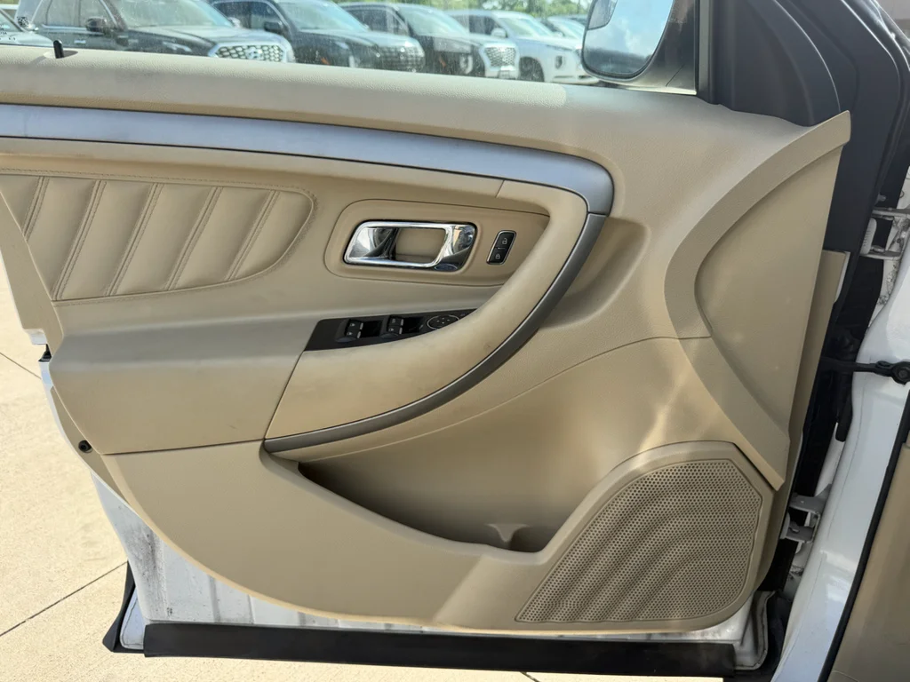 Used 2016 Oxford White Ford SE image 22
