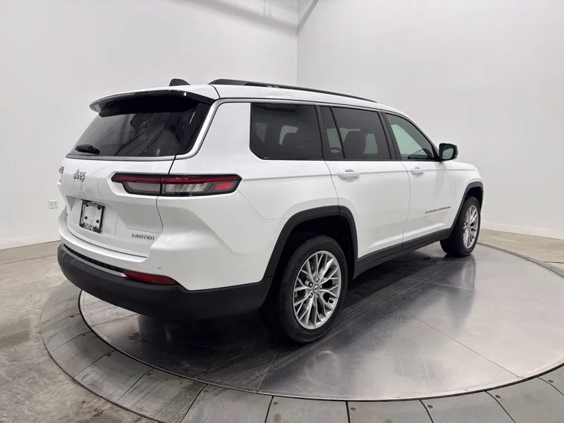 New 2027 Bright White Clear-Coat Paint Jeep Limited image 7
