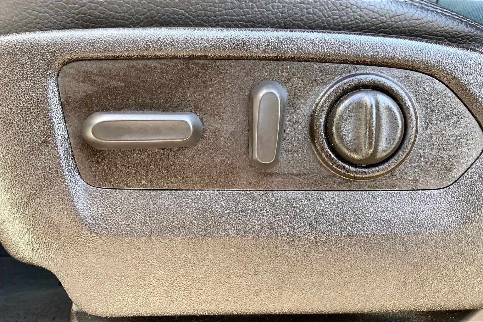 Used 2021 White Frost Tricoat GMC Denali image 34