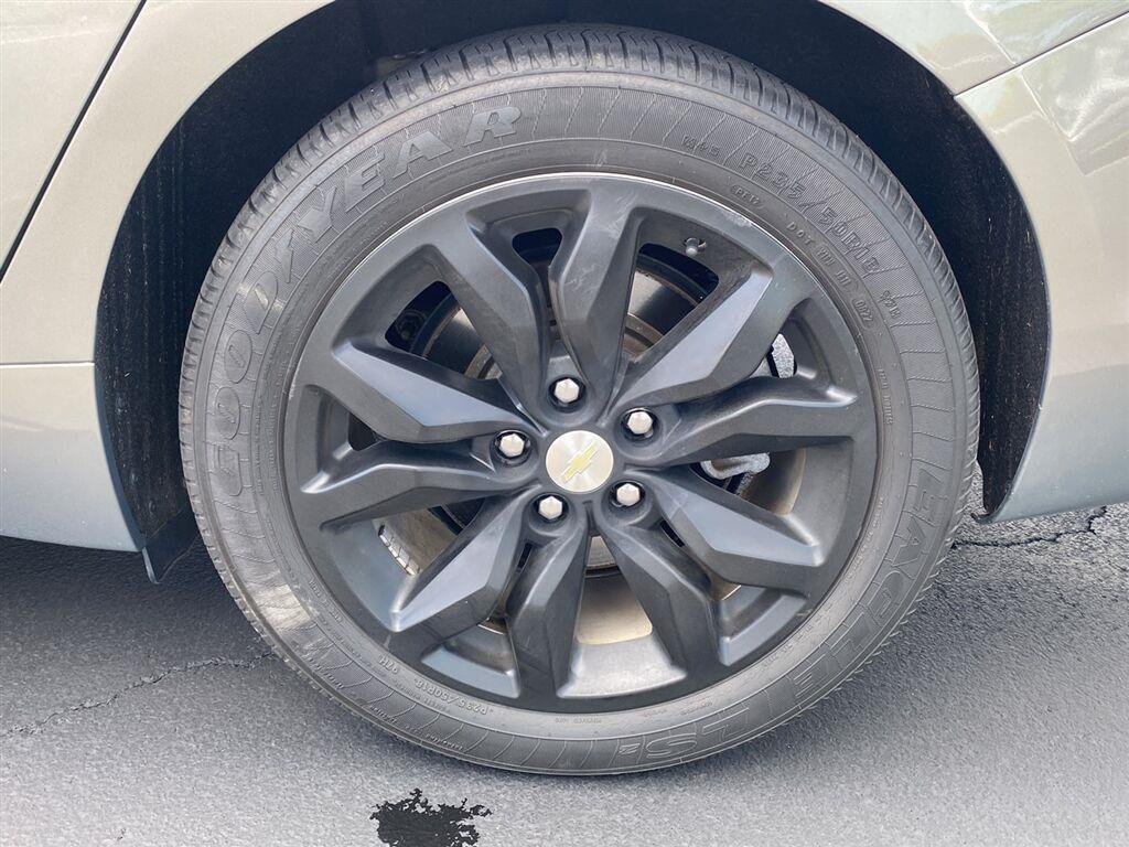 Used 2019 Pepperdust Metallic Chevrolet LT image 14