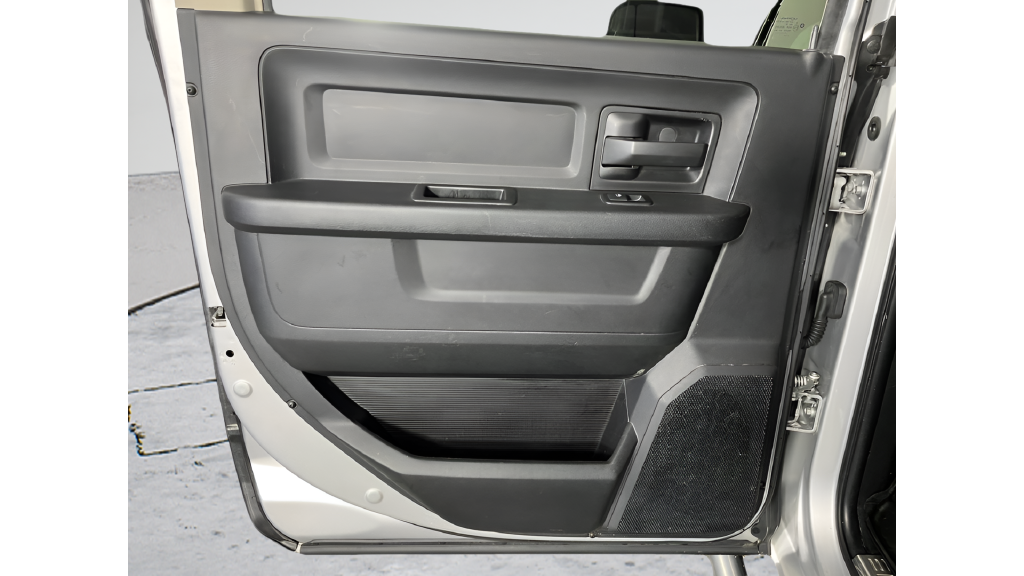 Used 2018 Bright Silver Clearcoat Metallic Ram Tradesman image 11