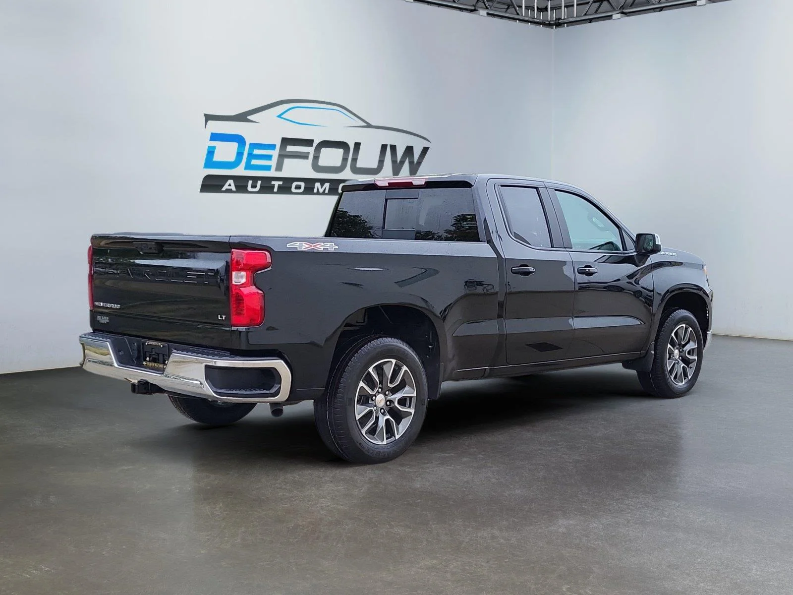 Used 2025 Black Chevrolet LT image 3