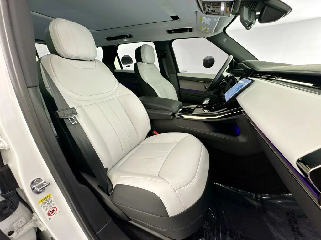 Certified Used 2025 White Land Rover Dynamic SE image 29
