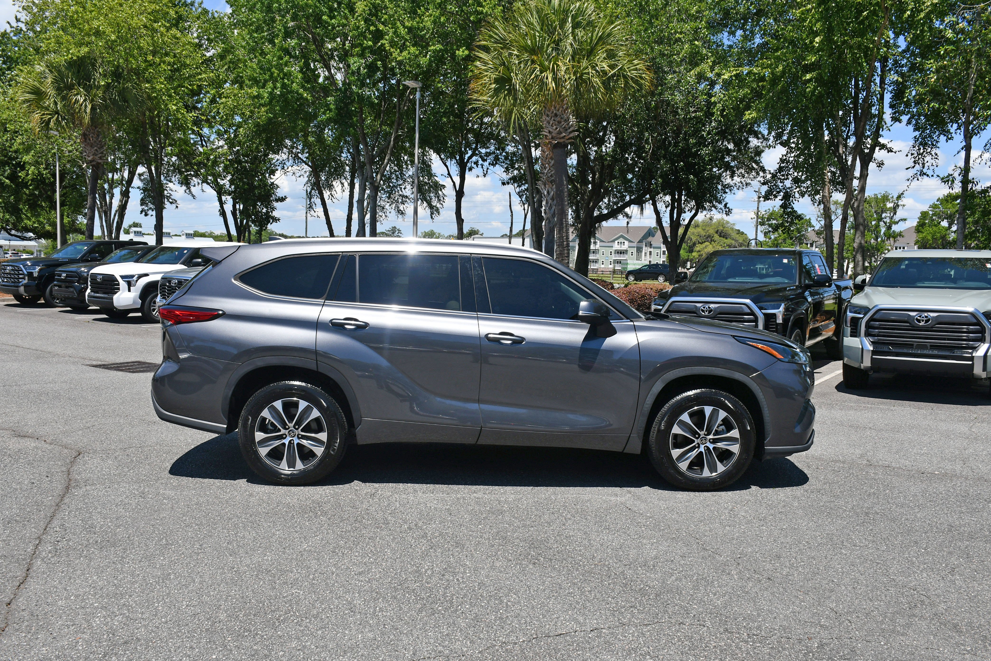 Used 2022 Gray Toyota XLE image 5