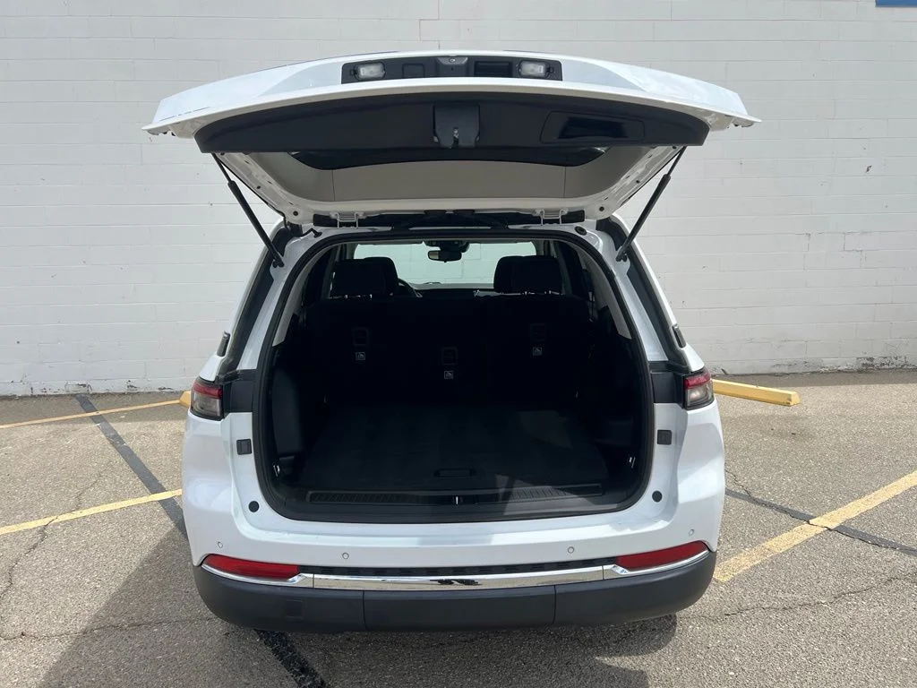 Used 2023 Bright White Clearcoat Jeep Laredo image 6