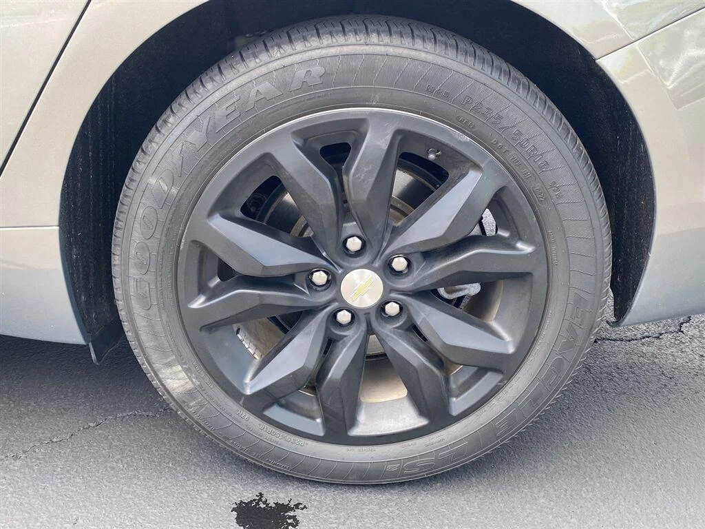 Used 2019 Pepperdust Metallic Chevrolet LT image 14